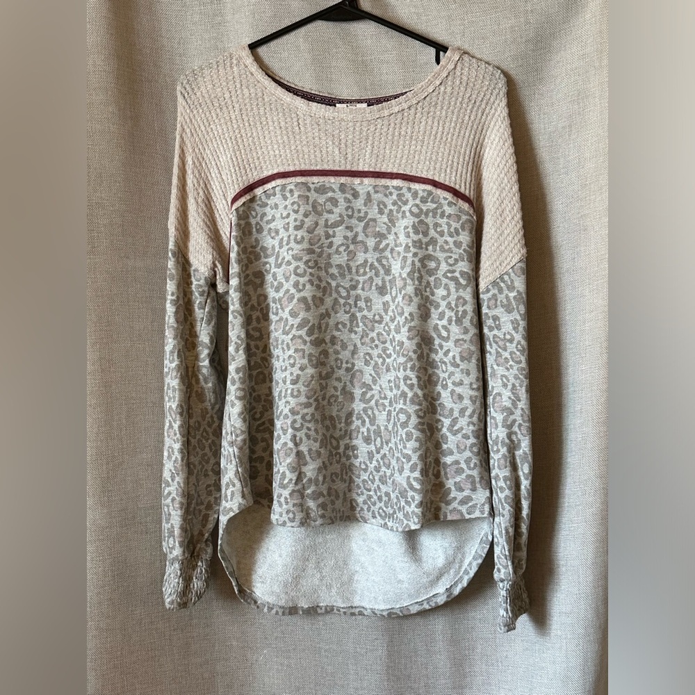 Knox Rose•thermal drop-shoulder crewneck•medium•animal print•tan/gray/pink
